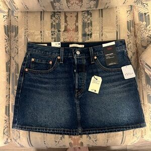 NWT Levi's Denim Icon Skirt💙